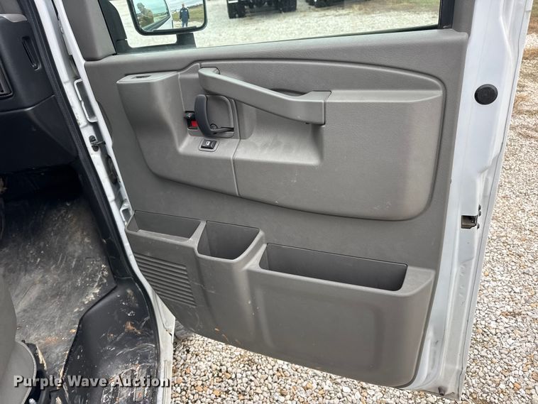 image for item EN0799 2018 Chevrolet Express G3500 utility van
