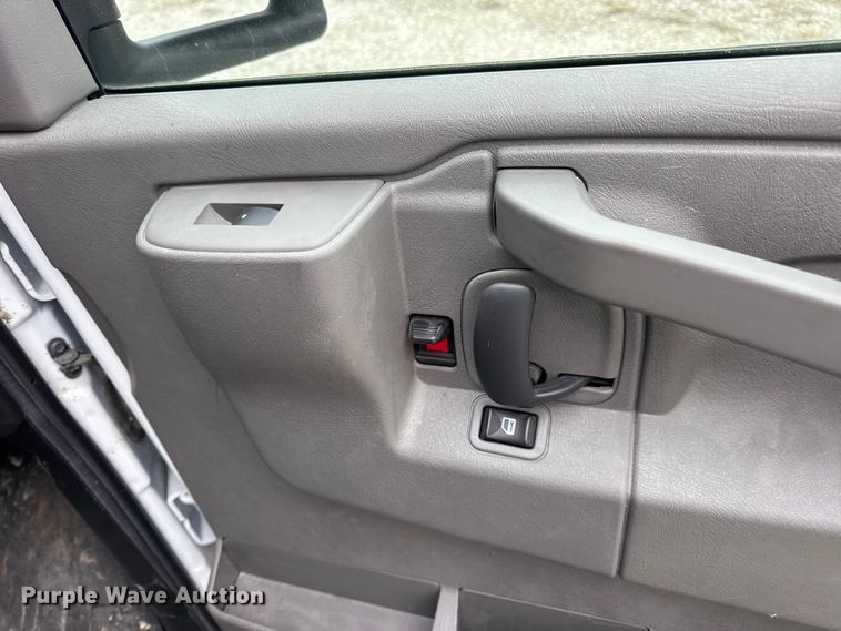 image for item EN0799 2018 Chevrolet Express G3500 utility van