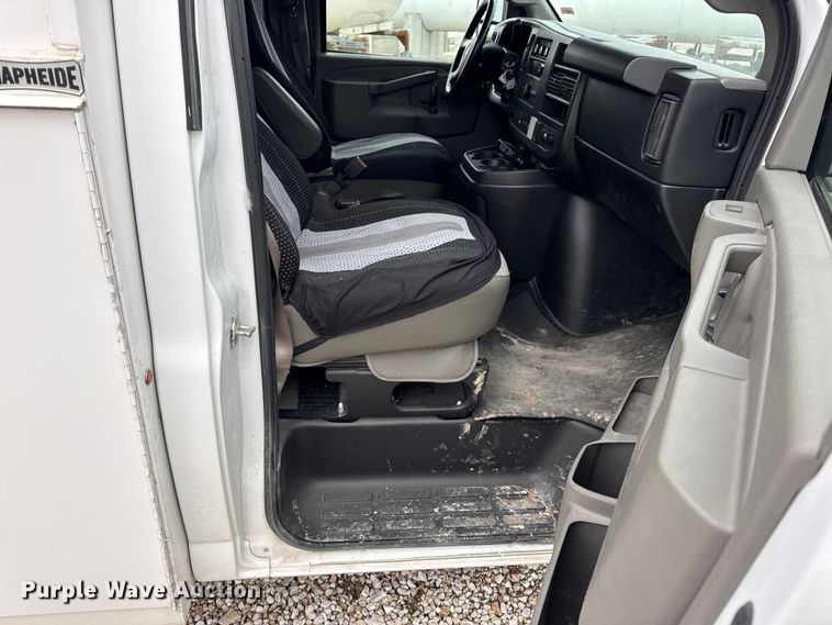image for item EN0799 2018 Chevrolet Express G3500 utility van