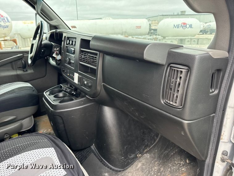 image for item EN0799 2018 Chevrolet Express G3500 utility van