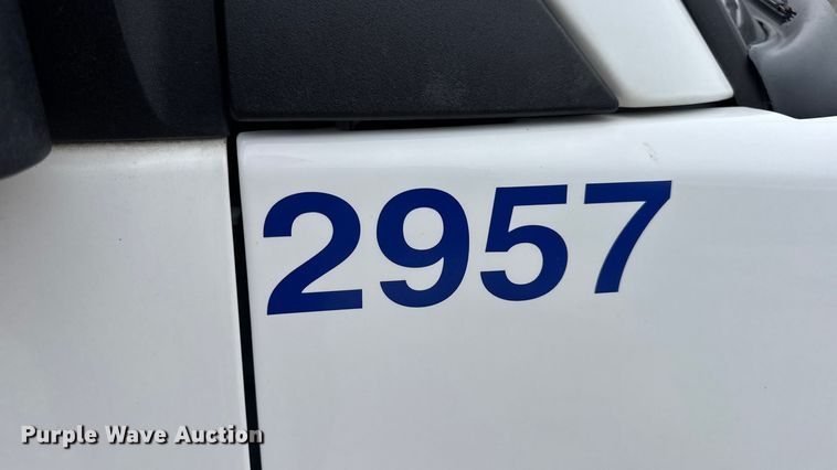 image for item EN0799 2018 Chevrolet Express G3500 utility van