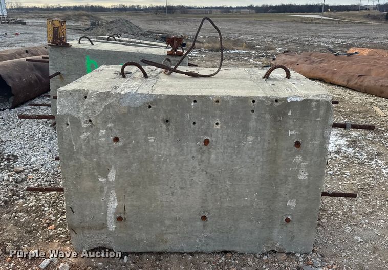 image for item EN0806 (19) concrete blocks