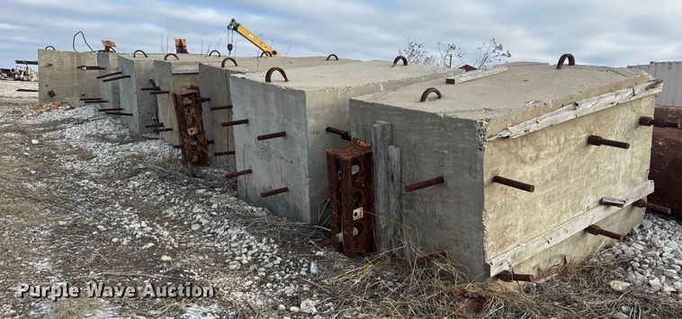 image for item EN0806 (19) concrete blocks