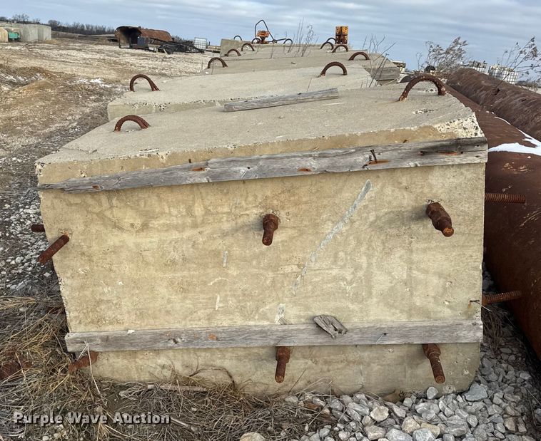 image for item EN0806 (19) concrete blocks