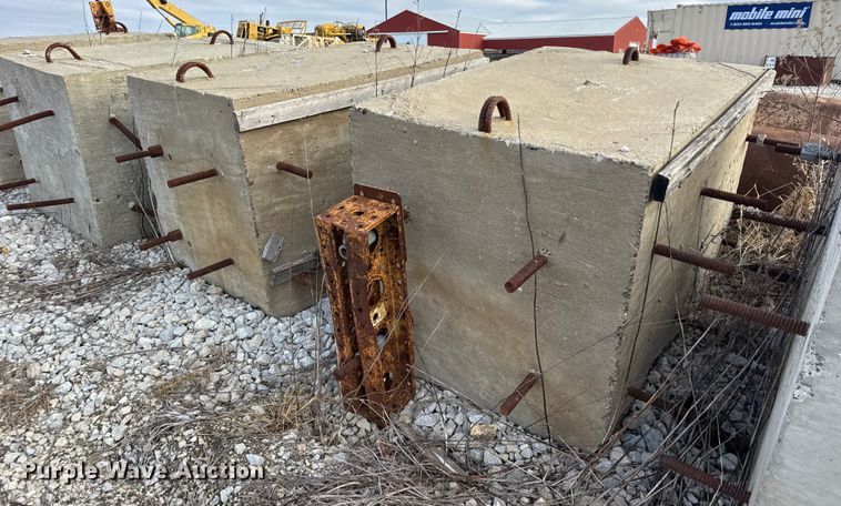 image for item EN0806 (19) concrete blocks