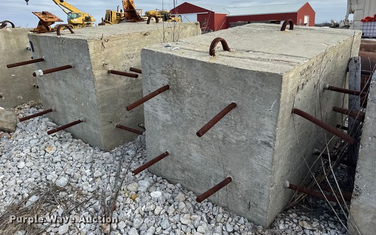 image for item EN0806 (19) concrete blocks