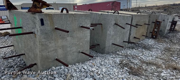 image for item EN0806 (19) concrete blocks