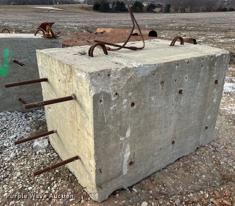 image for item EN0806 (19) concrete blocks
