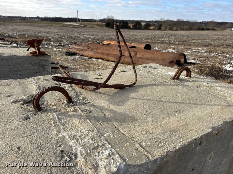 image for item EN0806 (19) concrete blocks