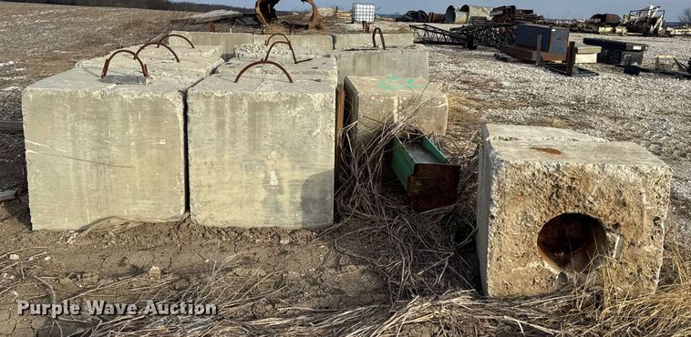 image for item EN0806 (19) concrete blocks