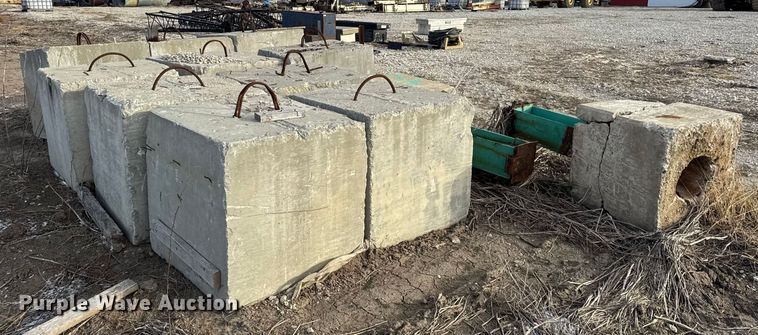 image for item EN0806 (19) concrete blocks