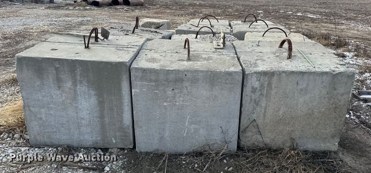 image for item EN0806 (19) concrete blocks