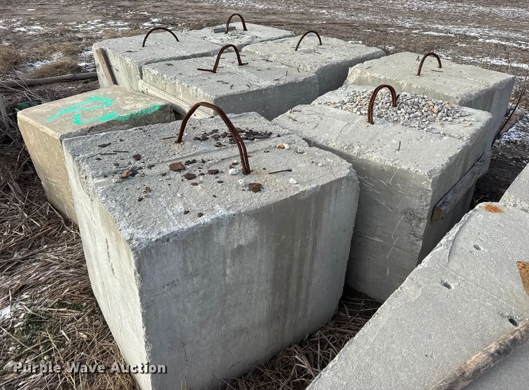 image for item EN0806 (19) concrete blocks