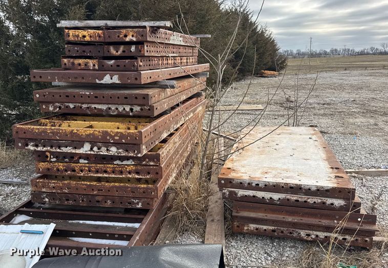 image for item EN0810 (22) concrete forms