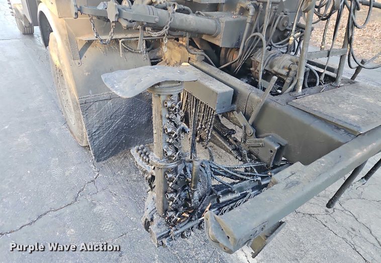 image for item EO4908 1998 Ford F-800 tack distributor truck 