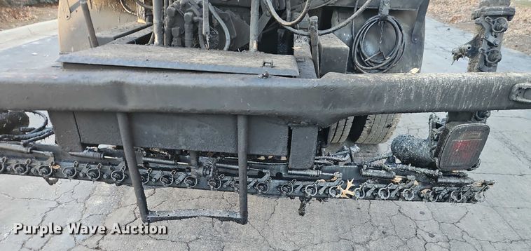 image for item EO4908 1998 Ford F-800 tack distributor truck 