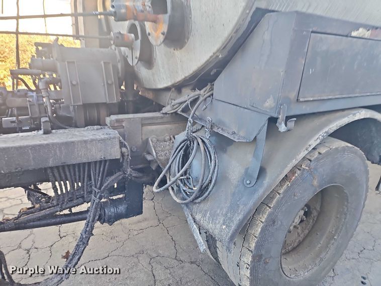 image for item EO4908 1998 Ford F-800 tack distributor truck 