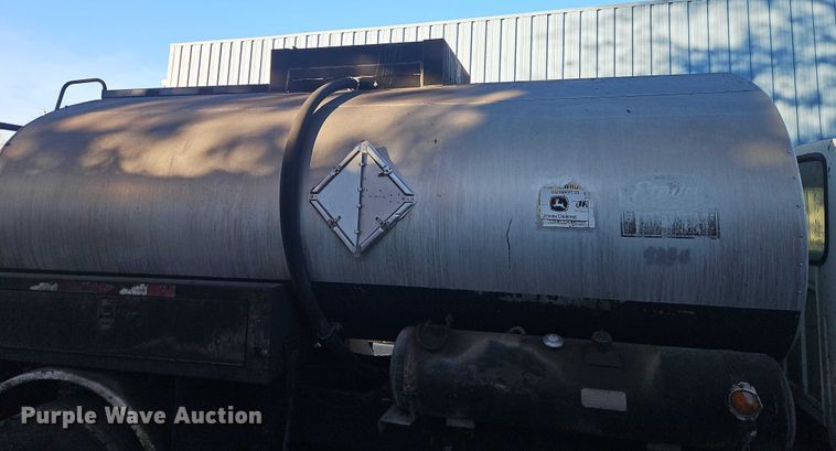 image for item EO4908 1998 Ford F-800 tack distributor truck 