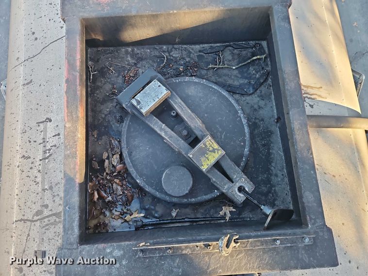 image for item EO4908 1998 Ford F-800 tack distributor truck 