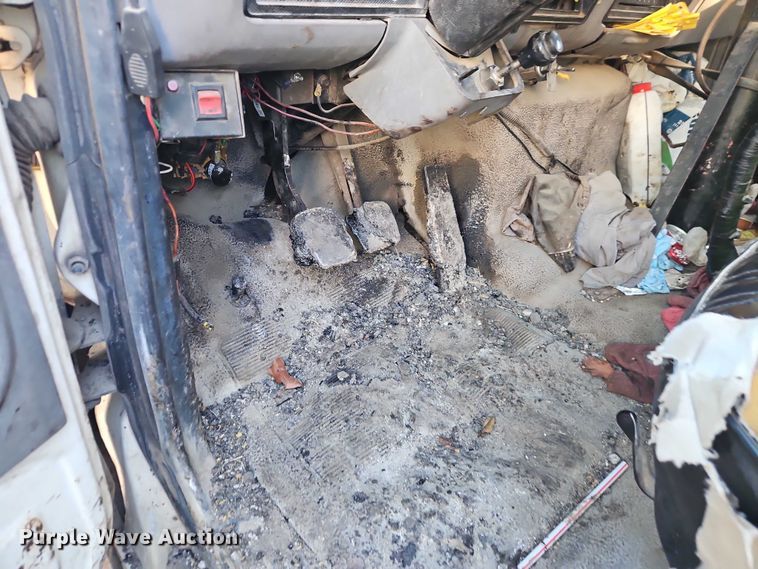 image for item EO4908 1998 Ford F-800 tack distributor truck 