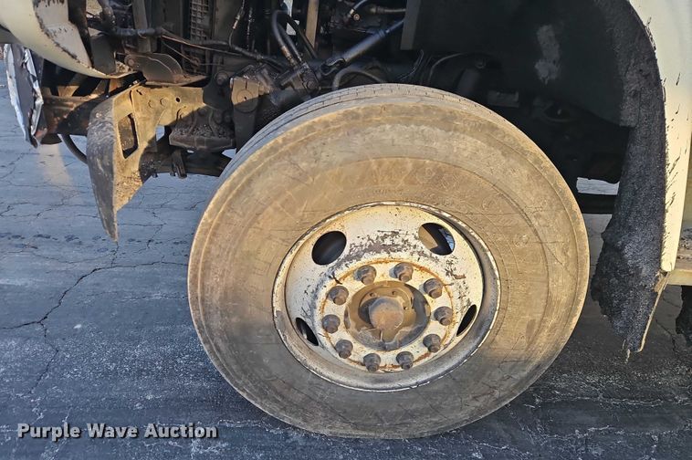 image for item EO4908 1998 Ford F-800 tack distributor truck 