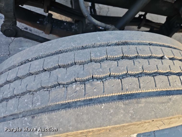 image for item EO4908 1998 Ford F-800 tack distributor truck 