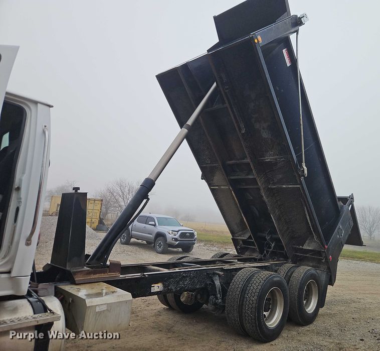 image for item EO4909 2006 Sterling Truck A9500 Series dump truck