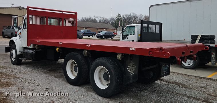 image for item EO4916 1996 International F4900 flatbed truck