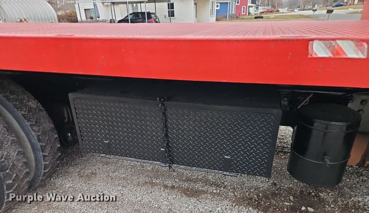 image for item EO4916 1996 International F4900 flatbed truck