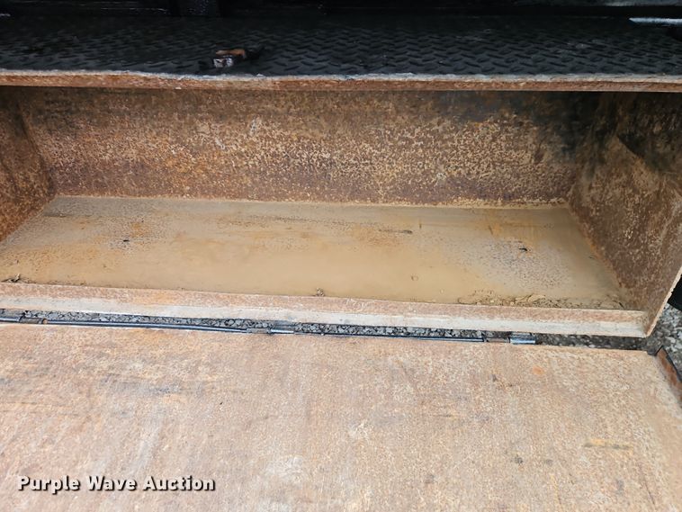 image for item EO4916 1996 International F4900 flatbed truck