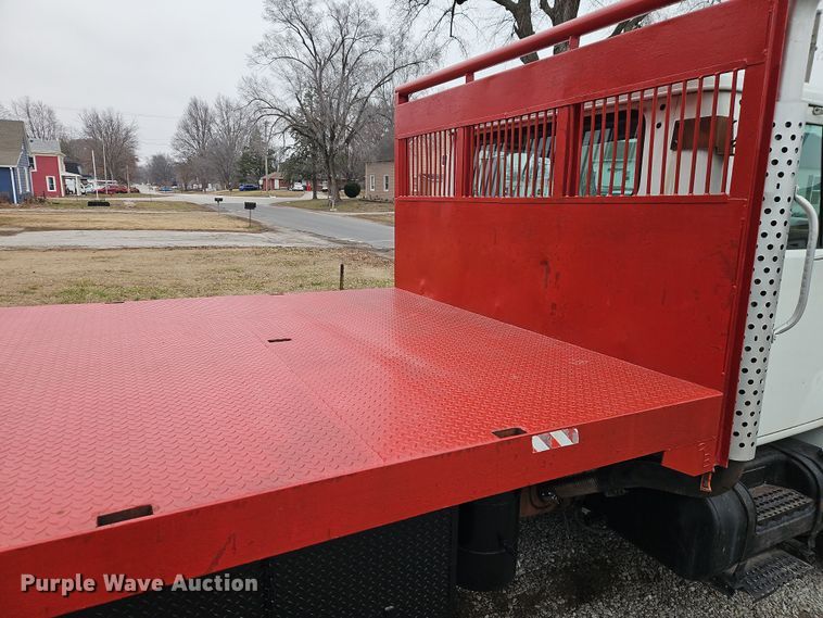 image for item EO4916 1996 International F4900 flatbed truck