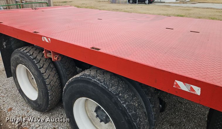 image for item EO4916 1996 International F4900 flatbed truck