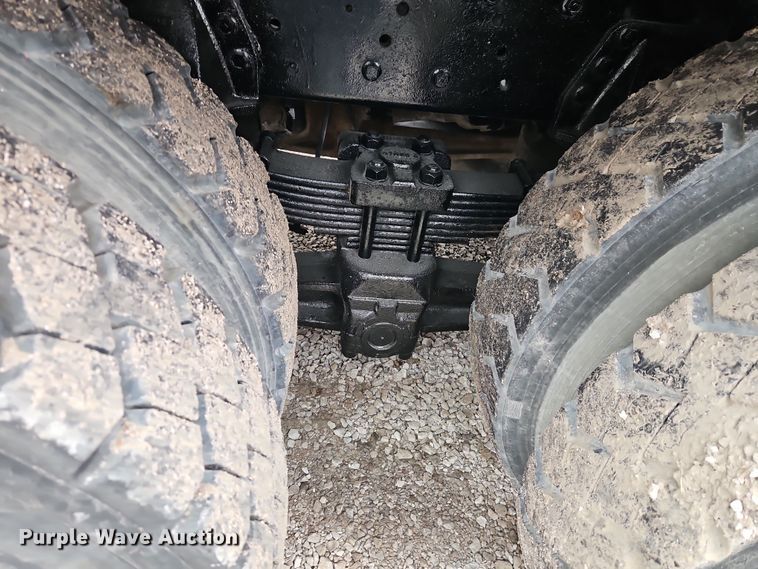 image for item EO4916 1996 International F4900 flatbed truck