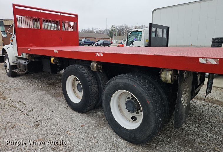 image for item EO4916 1996 International F4900 flatbed truck