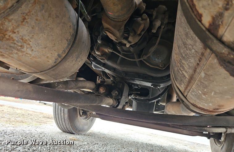 image for item EO4916 1996 International F4900 flatbed truck