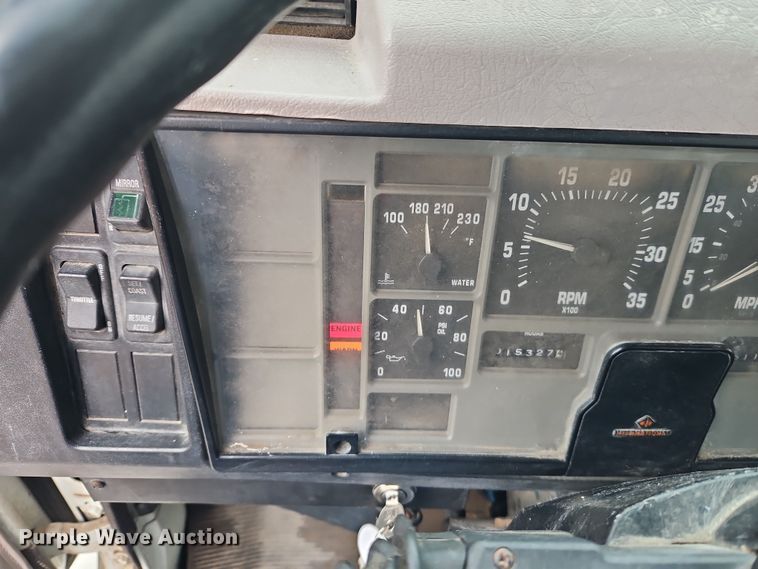 image for item EO4916 1996 International F4900 flatbed truck