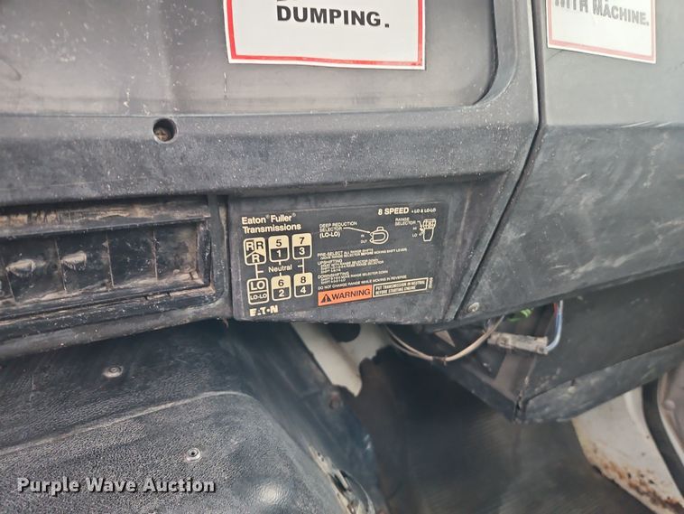 image for item EO4916 1996 International F4900 flatbed truck