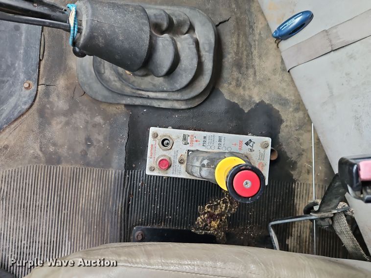 image for item EO4916 1996 International F4900 flatbed truck