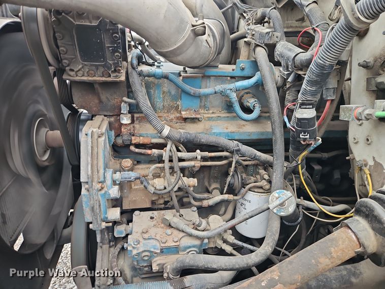 image for item EO4916 1996 International F4900 flatbed truck