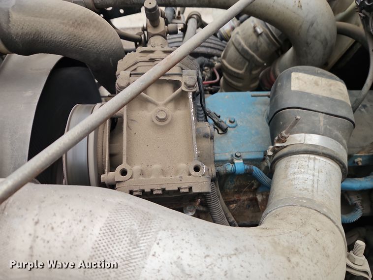 image for item EO4916 1996 International F4900 flatbed truck