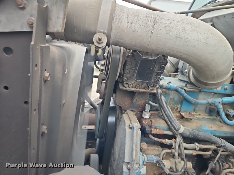 image for item EO4916 1996 International F4900 flatbed truck