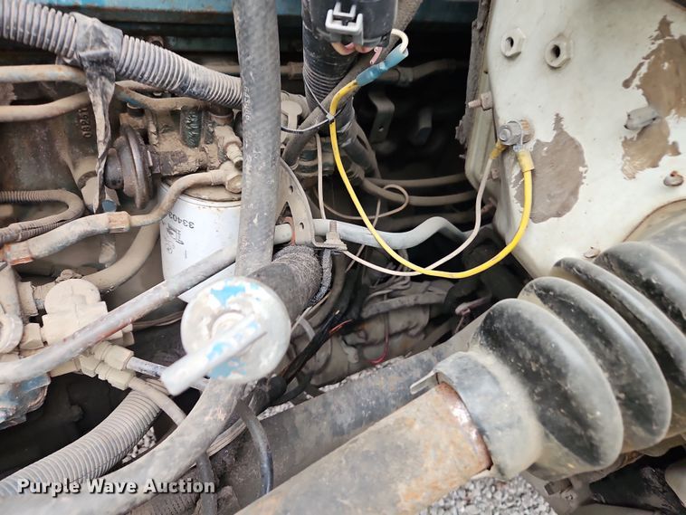 image for item EO4916 1996 International F4900 flatbed truck