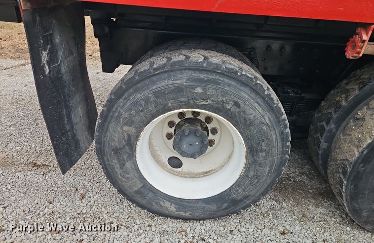 image for item EO4916 1996 International F4900 flatbed truck