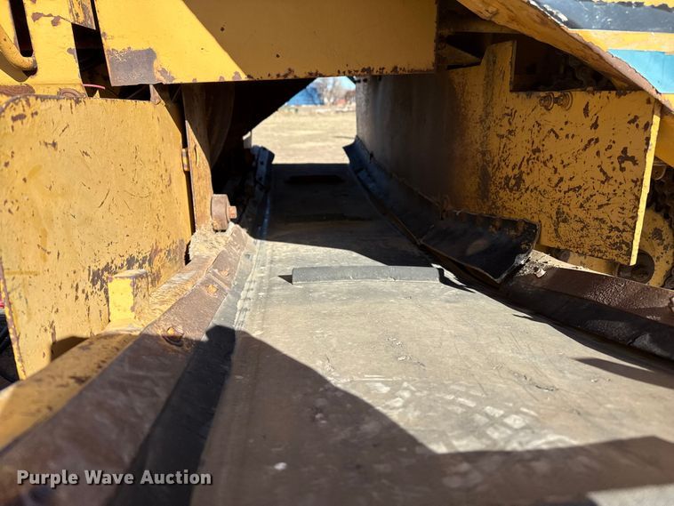 image for item EP2750 1982 Vermeer T-600D trencher