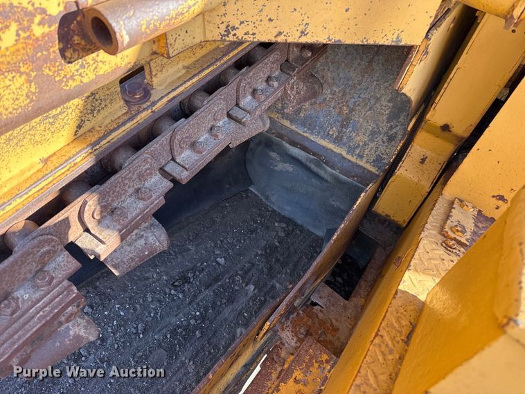 image for item EP2750 1982 Vermeer T-600D trencher