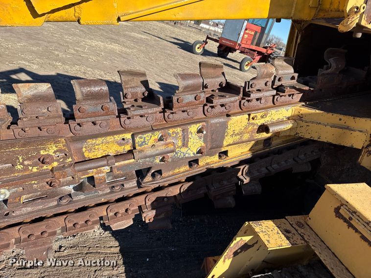 image for item EP2750 1982 Vermeer T-600D trencher