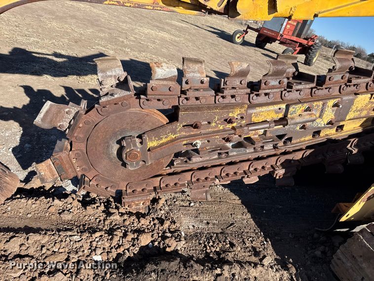 image for item EP2750 1982 Vermeer T-600D trencher