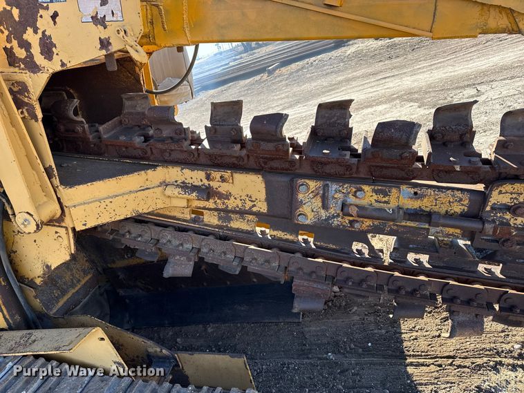 image for item EP2750 1982 Vermeer T-600D trencher