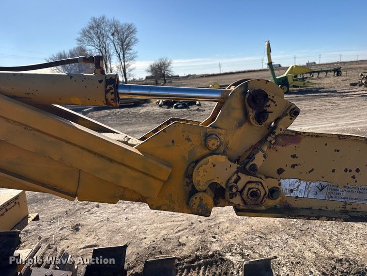 image for item EP2750 1982 Vermeer T-600D trencher