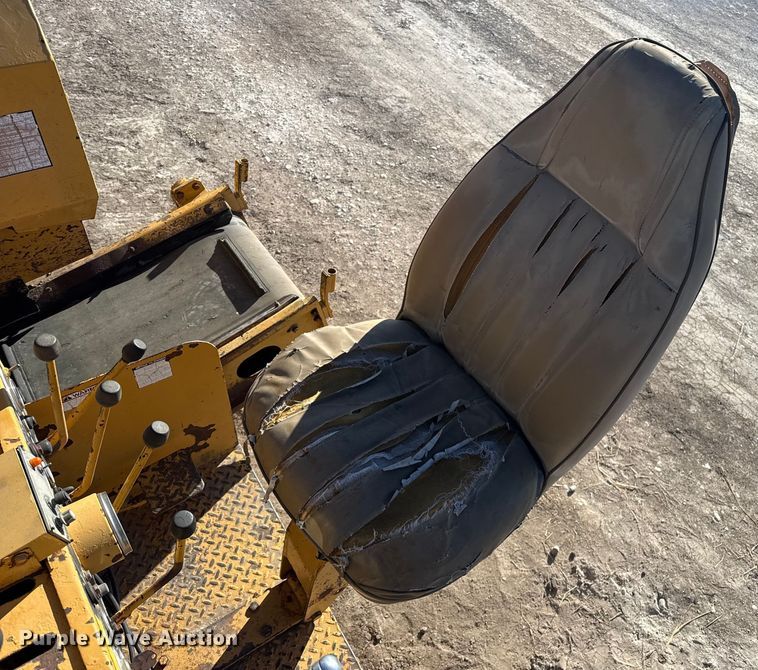 image for item EP2750 1982 Vermeer T-600D trencher